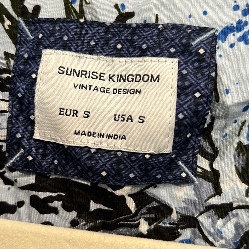 Sunrise Kingdom Vintage Design Small Button up shirt - Picture 2 of 6